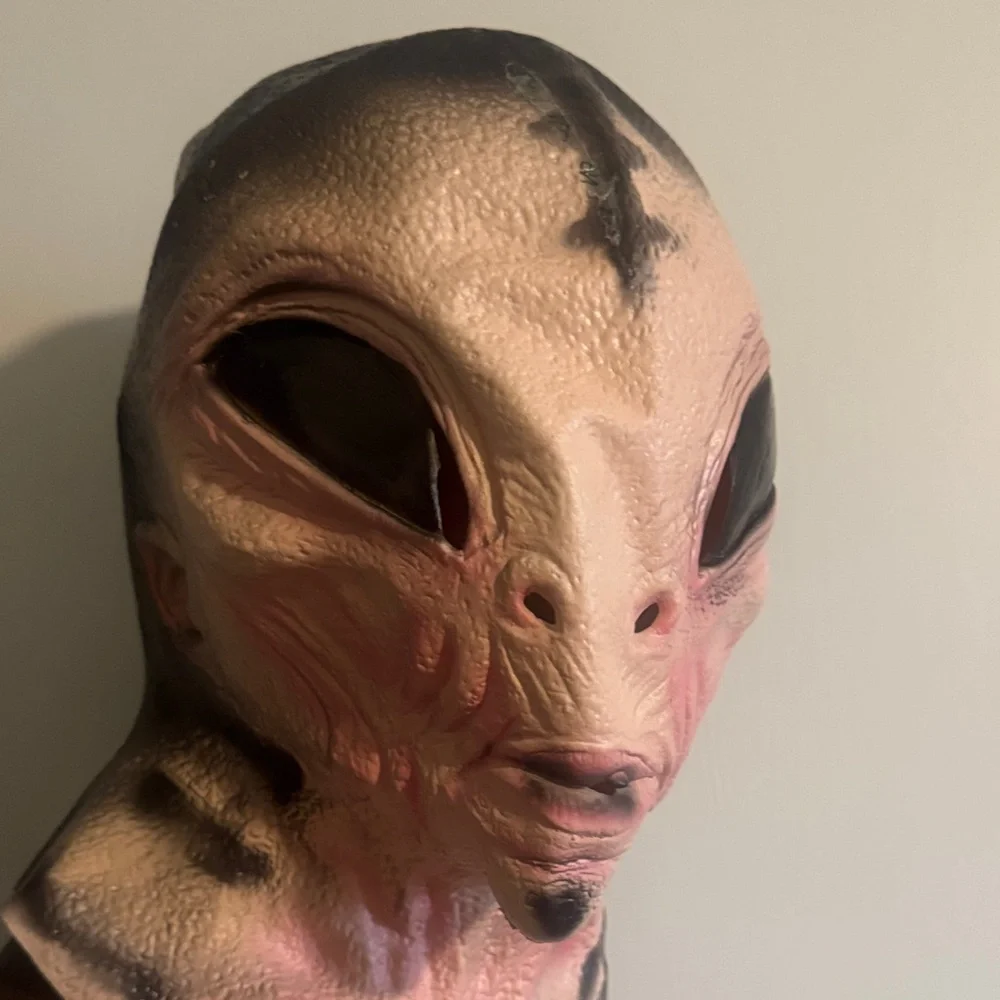🛸Realistic Alien Mask🛸 - Picture 1 of 3
